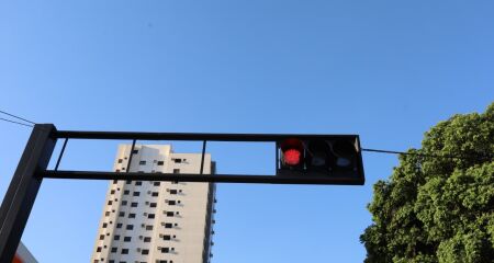 Obra visa melhorar o fluxo e a segurança nos cruzamentos da Avenida Guaicurus após crescimento urbano na região do Anhanduizinho