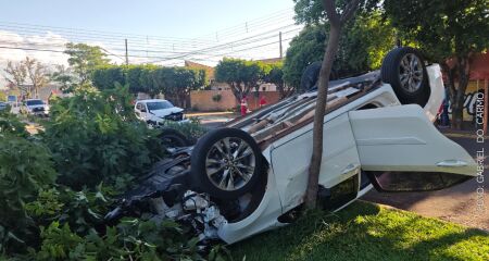 Moradores relataram que acidentes no local são frequentes