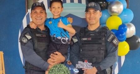 Uniformizados, a equipe fez sucesso no aniversário de sete anos de Waldyr