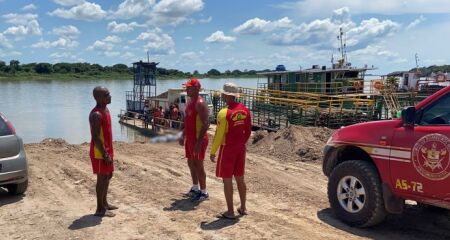 Corumbaenses se despedem de menino que morreu afogado