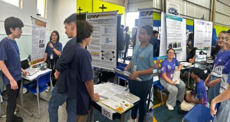 Com mais de 100 projetos e participação de 34 escolas, a E.E. Arlindo de Andrade Gomes celebra a força da ciência 