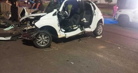 Duas pessoas ficam presas nas ferragens e uma em óbito