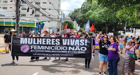 Unidas, mulheres tomaram as ruas de Campo Grande pedindo o fim da violência feminina