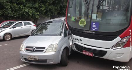 Carro foi arrastado por cerca de 40 metros 