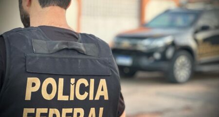 Ele poderá ser entregue às autoridades portuguesas conforme os trâmites legais previstos em tratados internacionais