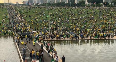 Foragidos devem ser enviados de volta ao Brasil para cumprir as penas às quais foram condenados. Decisão foi dada após pedido de Moraes