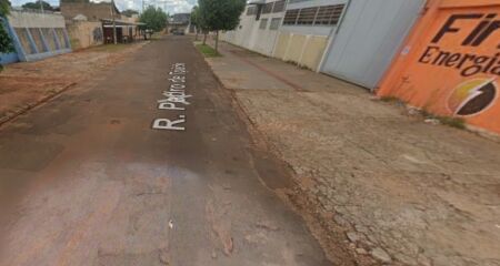 Homem foi encontrado dormindo em frente a restaurante