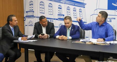A reunião entre o secretário e os vereadores está sendo realizada na manhã de hoje