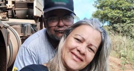 Casal trabalhava com carreta e teriam perdido o controle após a colisão