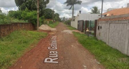 Rua onde autor tentou levar o carro da vítima