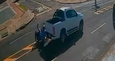 Câmera de monitoramento registrou momento do acidente