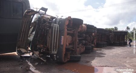 Veículo estava carregado com carga de milho com destino a Sidrolândia