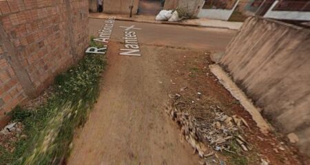 Homem ameaça matar companheira