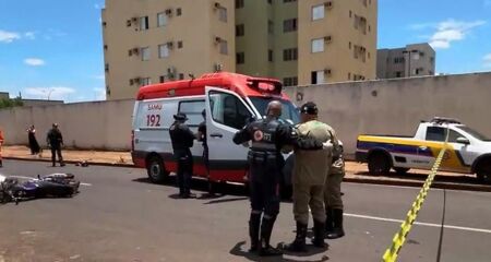 Motociclista morreu ao bater em carreta