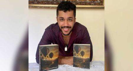 Lucas encontrou, na escrita, a ressignifica&ccedil;&atilde;o ap&oacute;s momentos dif&iacute;ceis