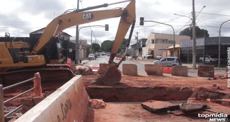 Obras que nunca terminam trazem preju&iacute;zos aos comerciantes h&aacute; mais de um ano