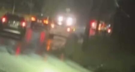 Morador perde pneu e flagra carros parados no Vilas Boas: 'O radar est&aacute; dia'