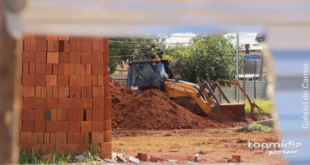 A confusão começou durante desentendimento com pessoas que trabalhavam em uma obra; vítimas foram socorridas por moradores