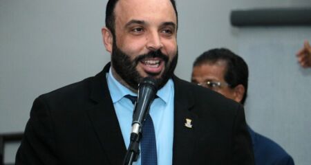 O &nbsp;vereador Professor Juari foi respons&aacute;vel pelo texto da proposta 