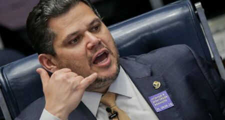 Presidente consultou Advocacia do Senado 