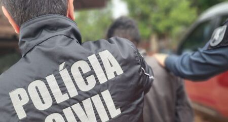 A v&iacute;tima tentou fugir de dentro do im&iacute;v&oacute;vel, mas foi alcanada e arrastada para novas agress&otilde;es 