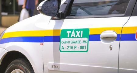 Taxista &eacute; rendido com faca e tem carro roubado por cliente em Campo Grande