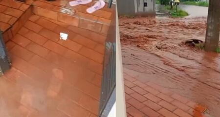 &Aacute;gua entrou em casas do Aquarius 