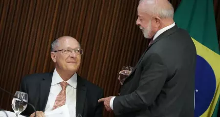 Lula e Alkimin durante reuni&atilde;o ministerial com auxiliares que v&atilde;o deixar o governo nos pr&oacute;ximos dias