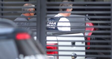 A pris&atilde;o domiciliar ser&aacute;, inicialmente, de 90 dias. Bolsonaro teve uma tornozeleira eletr&ocirc;nica instalada j&aacute; na chegada dele em casa
