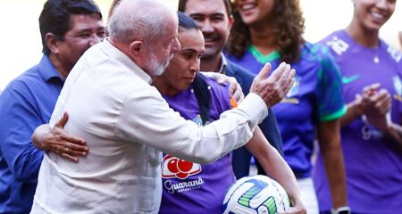 Projeto do governo Lula para a Copa do Mundo Feminina da FIFA 2027 inclui regra que pro&iacute;be cartazes e c&acirc;nticos com conte&uacute;do pol&iacute;tico
