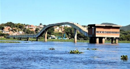 Abastecimento permanece irregular enquanto concession&aacute;ria trabalha para restabelecer energia