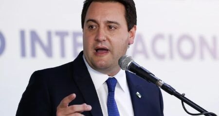 O governador do Paran&aacute;, Ratinho J&uacute;nior, avisa que concluir&aacute; seu mandato no estado e est&aacute; oficialmente fora da corrida presidencial