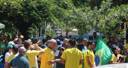 Protesto re&uacute;ne apoiadores da direita; manifestantes criticam Lula, Toffoli e o esc&acirc;ndalo do Banco Master