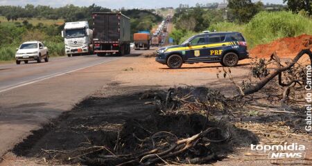 O tr&acirc;nsito voltou ao fluxo normal ap&oacute;s quase seis horas