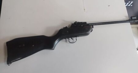 Pol&iacute;cia ainda encontrou armamento em posse do suspeito