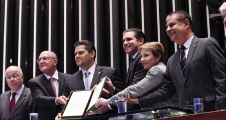 Estudo do Insper Agro Global, antecipado pelo senador Nelsinho Trad, aponta US$ 825 milh&otilde;es em exporta&ccedil;&otilde;es brasileiras j&aacute; sem tarifa; parlamentar instalou grupo no Senado para acompanhar impactos da nova fase
