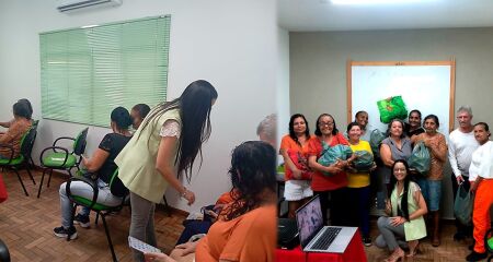 O projeto realiza a inclus&atilde;o digital dos idosos que participam 