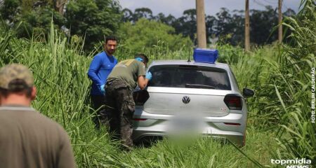 Carro abandonado no bairro Col&uacute;mbia pode ser da mulher encontrada morta no Inferninho