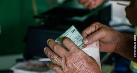 A mulher recebia R$ 1 mil caso conseguisse fazer o cadastro do idoso