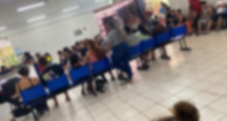 Espera desespera m&atilde;e, que chegou com a filha na unidade &agrave;s 13h