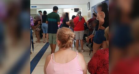 Mesmo esperando por mais de tr&ecirc;s horas, a mulher teve que ser atendida por encaixe no HU