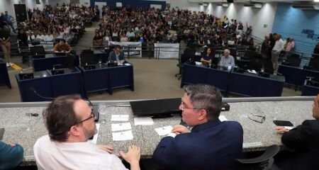 Audi&ecirc;ncia ficou lotada de contr&aacute;rios &agrave; proposta 