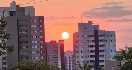 Calor e umidade baixa marcam o s&aacute;bado