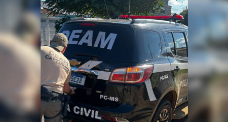 Mulher conseguiu pedir ajuda a vizinhos