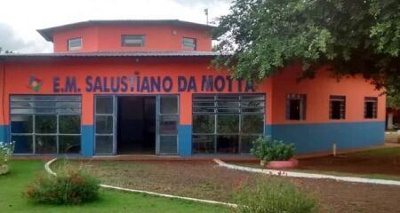 A 'pulga atr&aacute;s da orelha' surge porque a docente ainda n&atilde;o teria a qualifica&ccedil;&atilde;o exigida pelo munic&iacute;pio para contrata&ccedil;&atilde;o