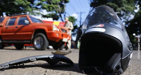 O condutor do ve&iacute;cuo estava de cadeira de rodas e fugiu do local com ajuda de teceiros 