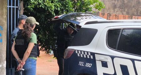 A mulher tamb&eacute;m usou um fio de eletricidade para agredir o padrasto 
