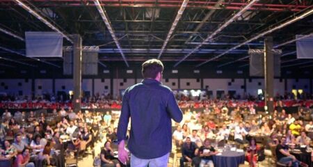 Com o tema "Os 4 Pilares do Networking Lucrativo", a edi&ccedil;&atilde;o prop&otilde;e uma abordagem pr&aacute;tica sobre como transformar conex&otilde;es em neg&oacute;cios