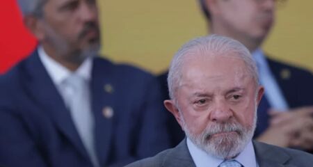 Equipe de Lula monta estrat&eacute;gia contra Fl&aacute;vio 