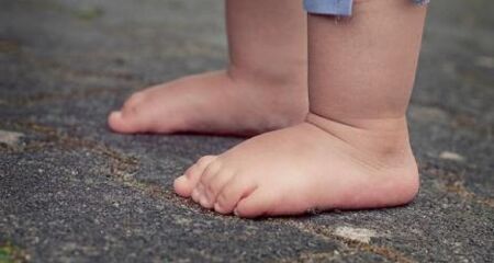 A menor estava com v&aacute;rios ferimentos pelo corpo, causados por uma surra que levou do pai